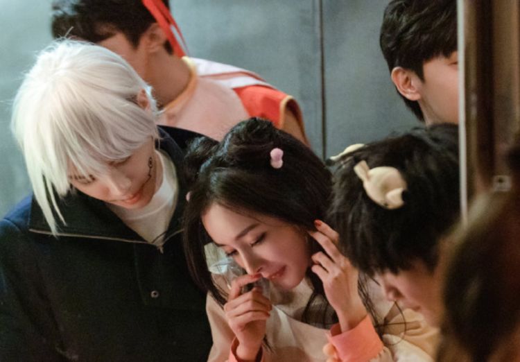 《密逃3》全员穿黑色斗篷,黄明昊又奶又帅,邓伦梦回"魔尊"