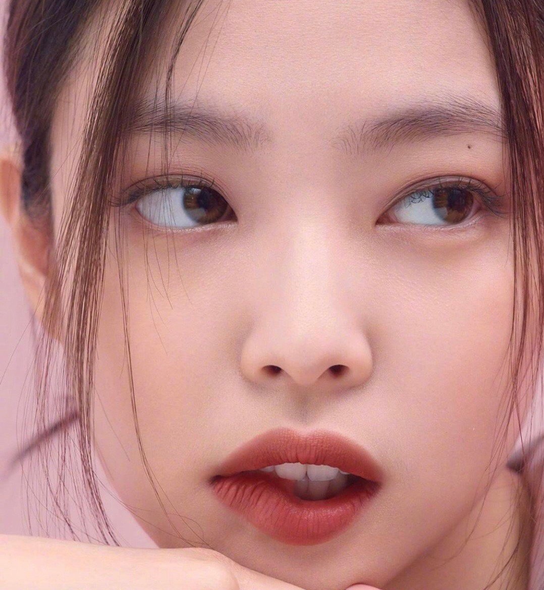 blackpink杂志怼脸拍,颜值受议论,算是完颜团吗?