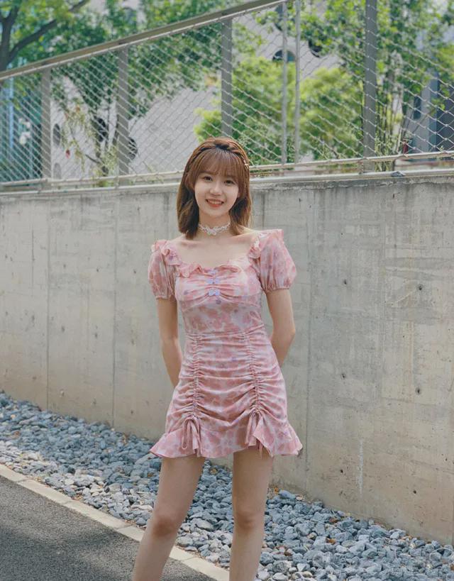 篮球美女主播吴迪晒照充满青春气粉嫩可爱球迷初恋的感觉