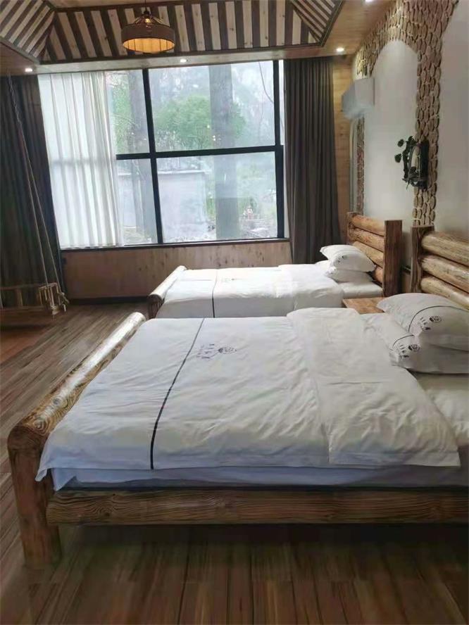 河南万仙山郭亮村翠崖仙居民宿,山崖下的独居小院,隐世隔绝!