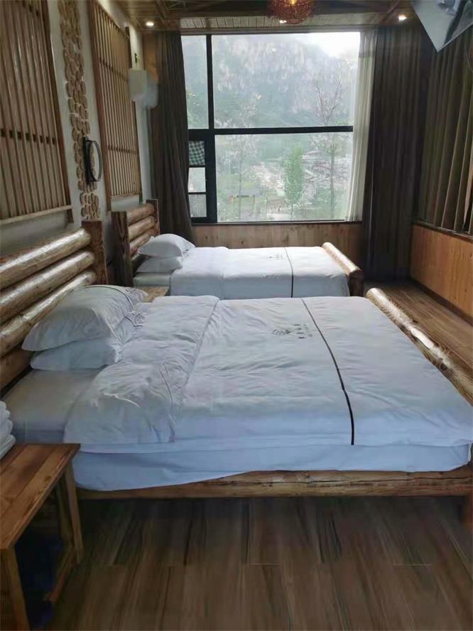 河南万仙山郭亮村翠崖仙居民宿,山崖下的独居小院,隐世隔绝!
