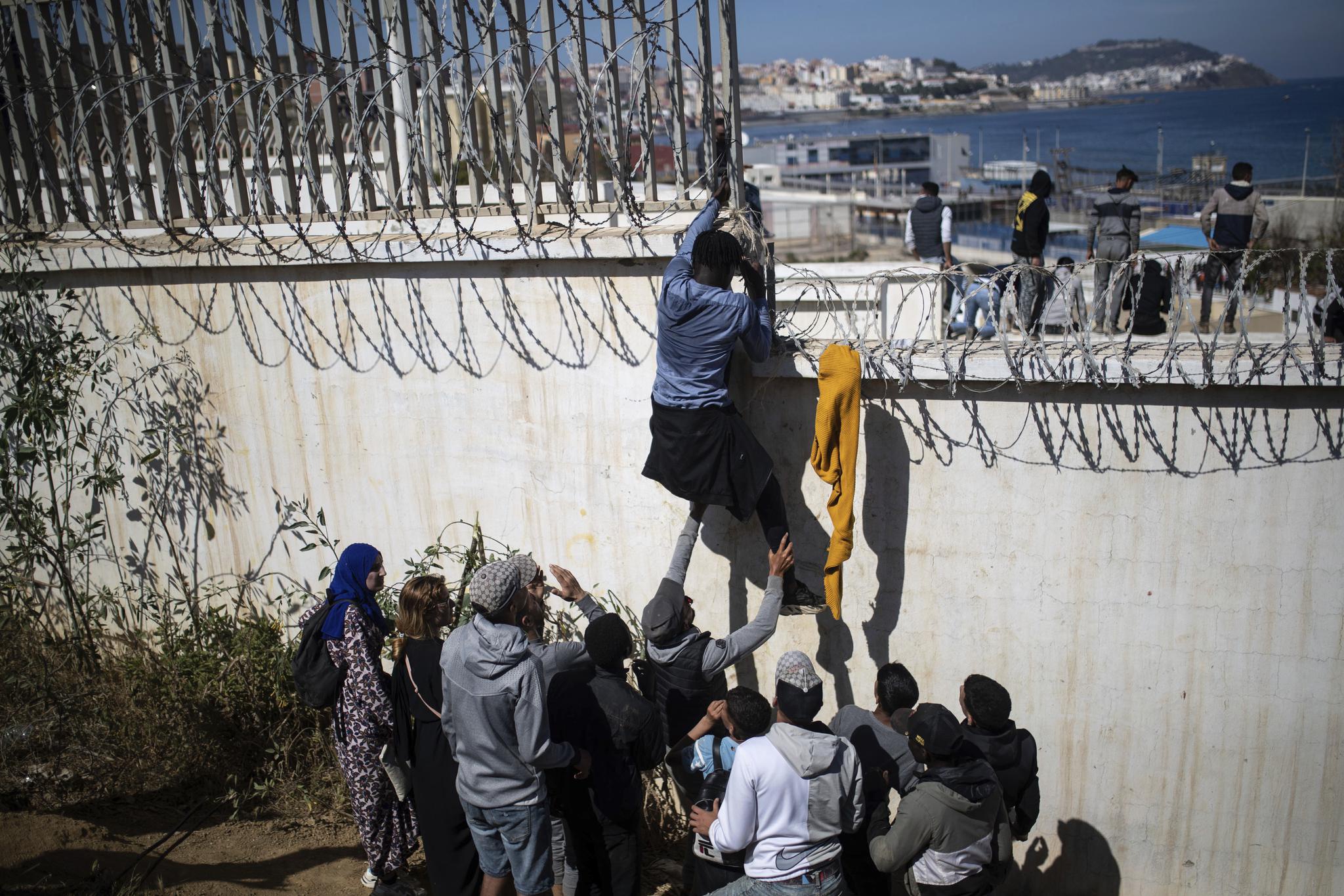 约6000名越境者从摩洛哥进入西班牙飞地