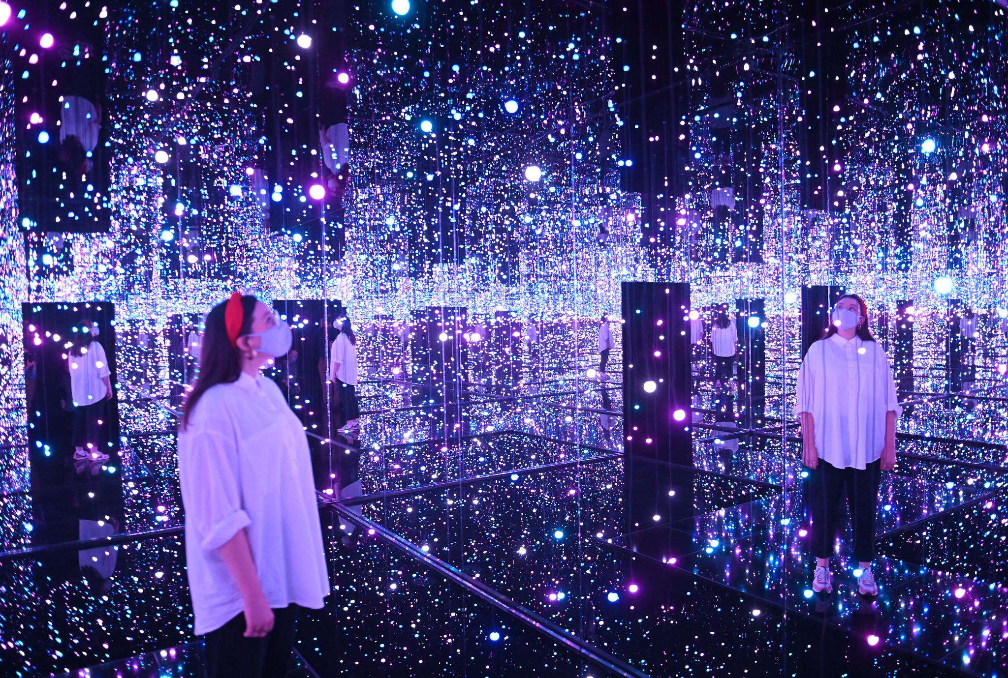 草间弥生无限镜室艺术展