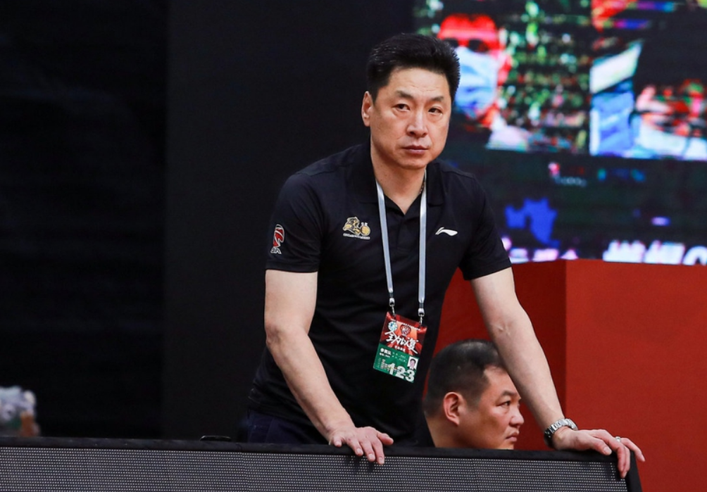 刚刚,广厦队正式宣布与前主教练李春江解约,双方终结了八年的合作.