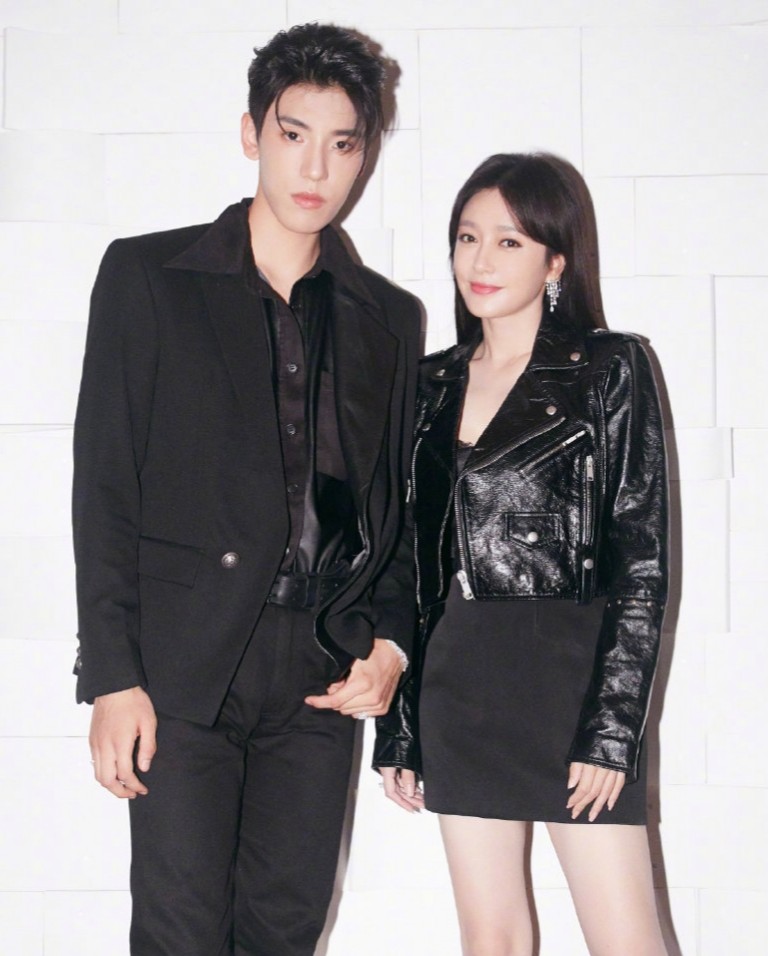 金晨夺走王子异荧幕初吻两人倚着飞机深情热吻网友姐姐好会