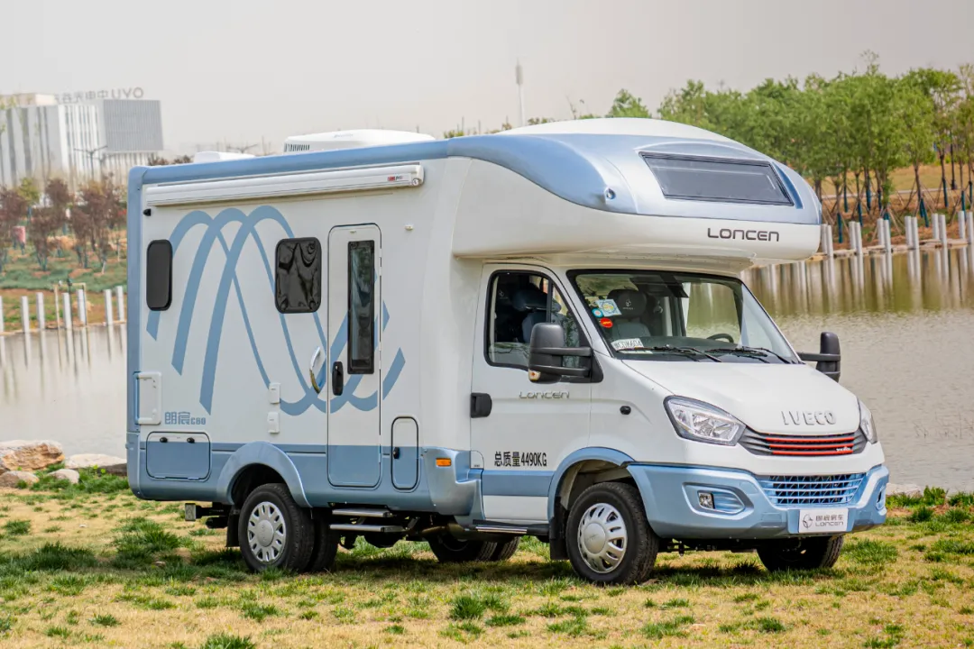 海姆朗宸c60四季房车 经典四座,看景听风品茗 or 环形沙发