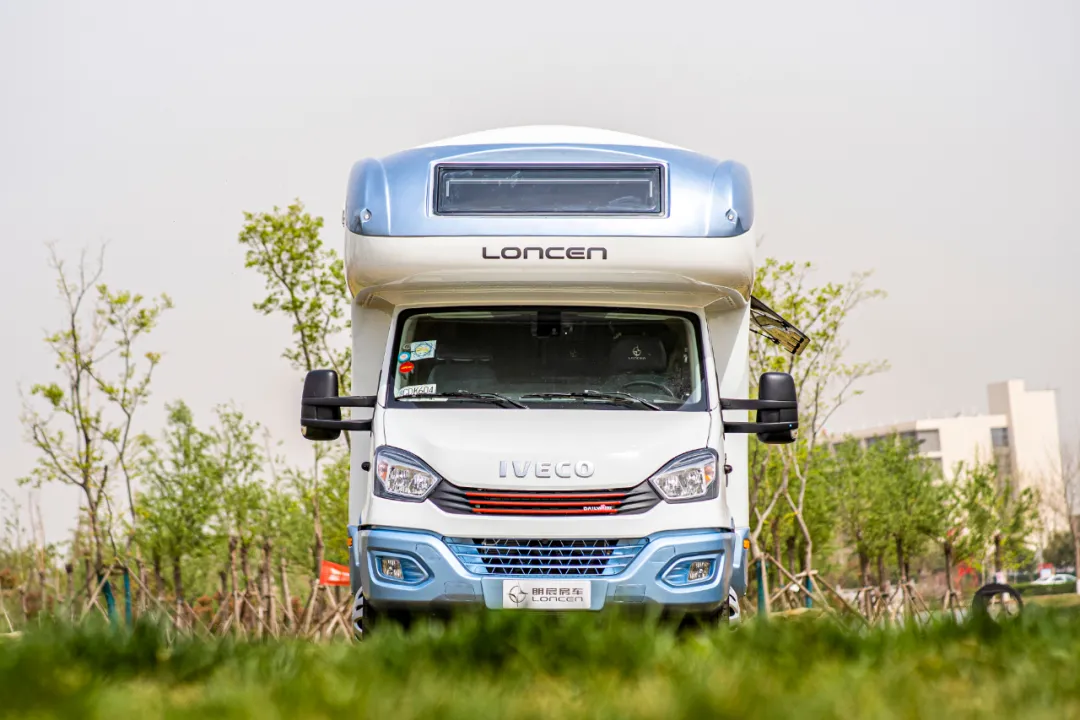 海姆朗宸c60四季房车 经典四座,看景听风品茗 or 环形沙发