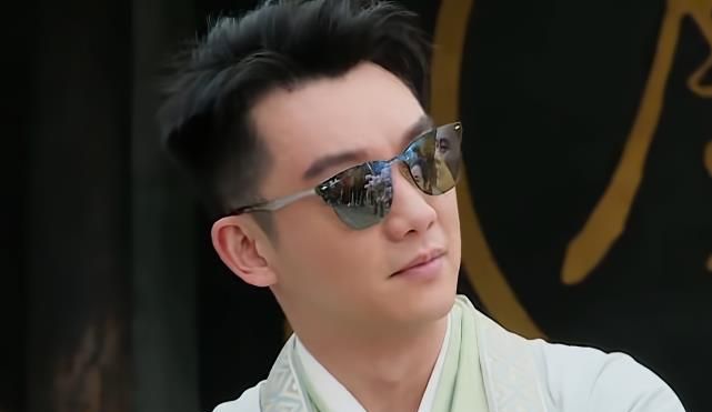 张彬彬当众公主抱Baby,却没人注意到郑恺反应,“周五cp”是真的休闲区蓝鸢梦想 - Www.slyday.coM 张彬彬当众公主抱Baby,却没人注意到郑恺反应,“周五cp”是真的休闲区蓝鸢梦想 - Www.slyday.coM