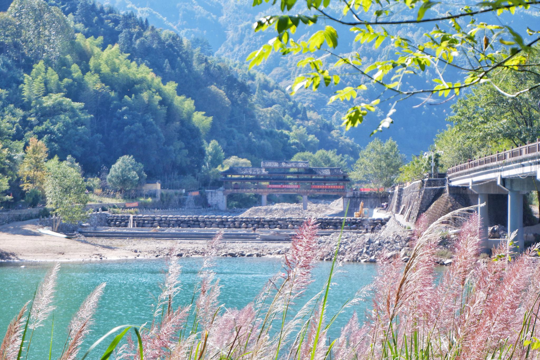浙江的少数民族自治县，去当地村落偶遇婚礼，新娘要吃千斤饭休闲区蓝鸢梦想 - Www.slyday.coM