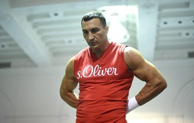 45岁重量级拳王小克里琴科近照两鬓斑白但肌肉仍然令人叹服