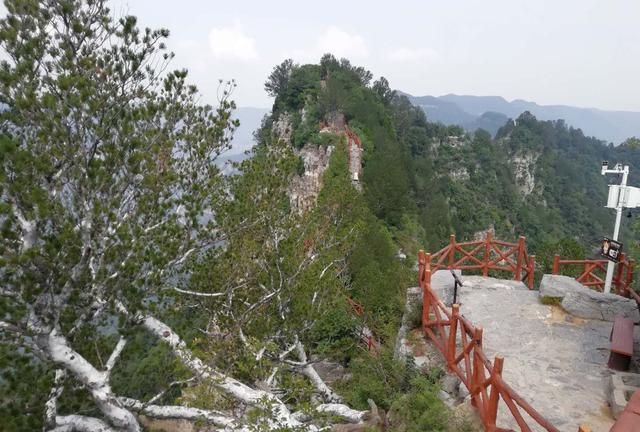 神农山知名度平平却有着极深的内涵和雄浑挺拔的山势