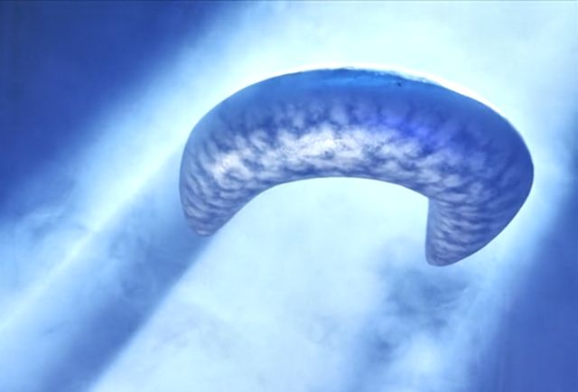 而魔天神的另一个能力更为可怕,那就是改编剧本,这一话看似是两个世界