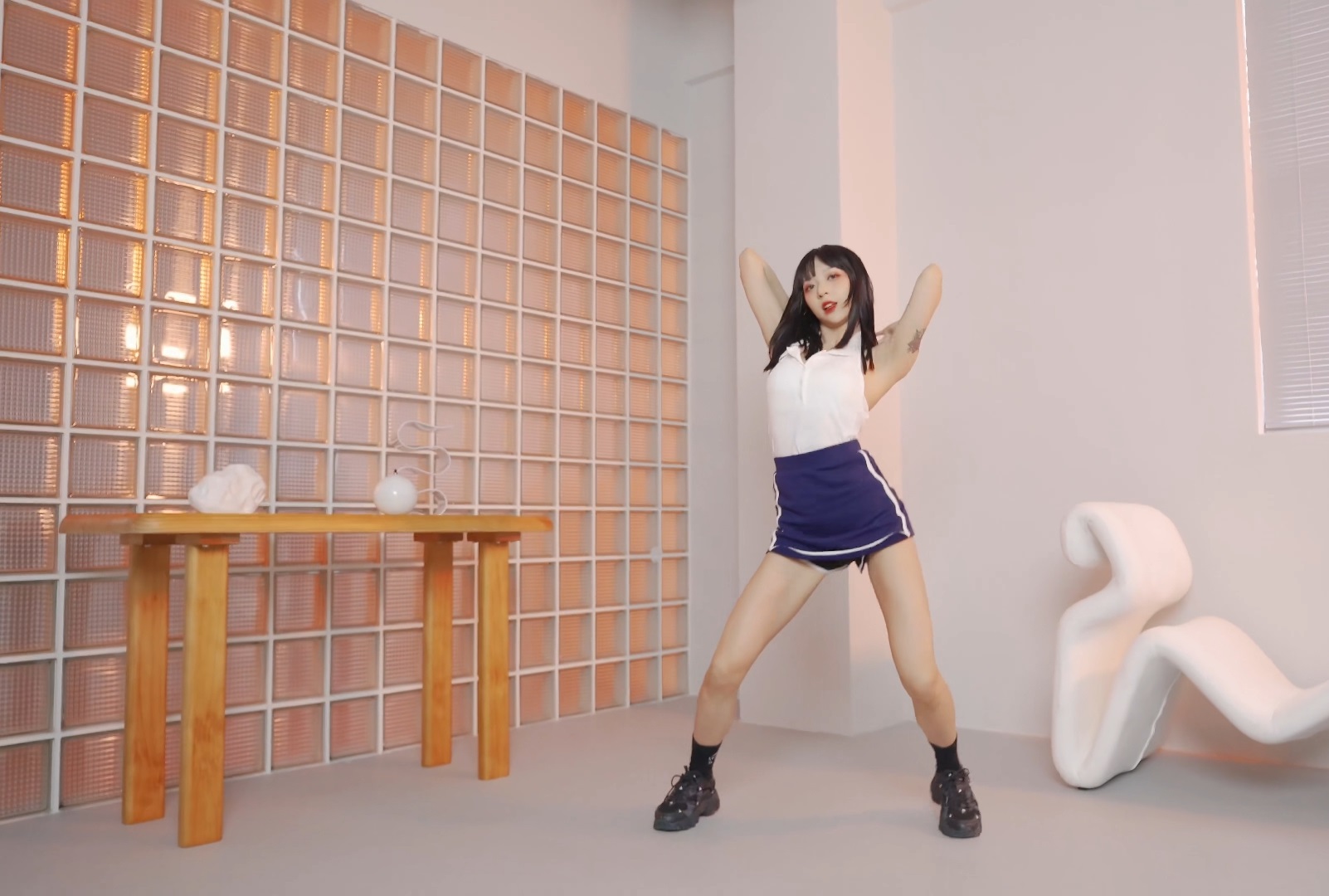 舞娘舞小喵绿茶实锤装嗲卖萌表情秒切换为了恰饭太拼了