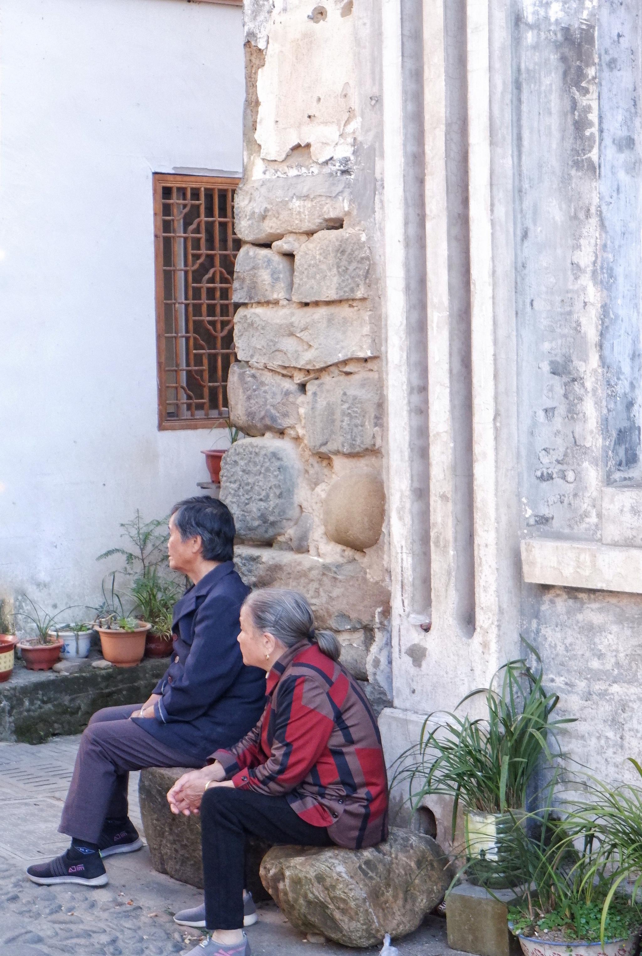 浙江的少数民族自治县，去当地村落偶遇婚礼，新娘要吃千斤饭休闲区蓝鸢梦想 - Www.slyday.coM