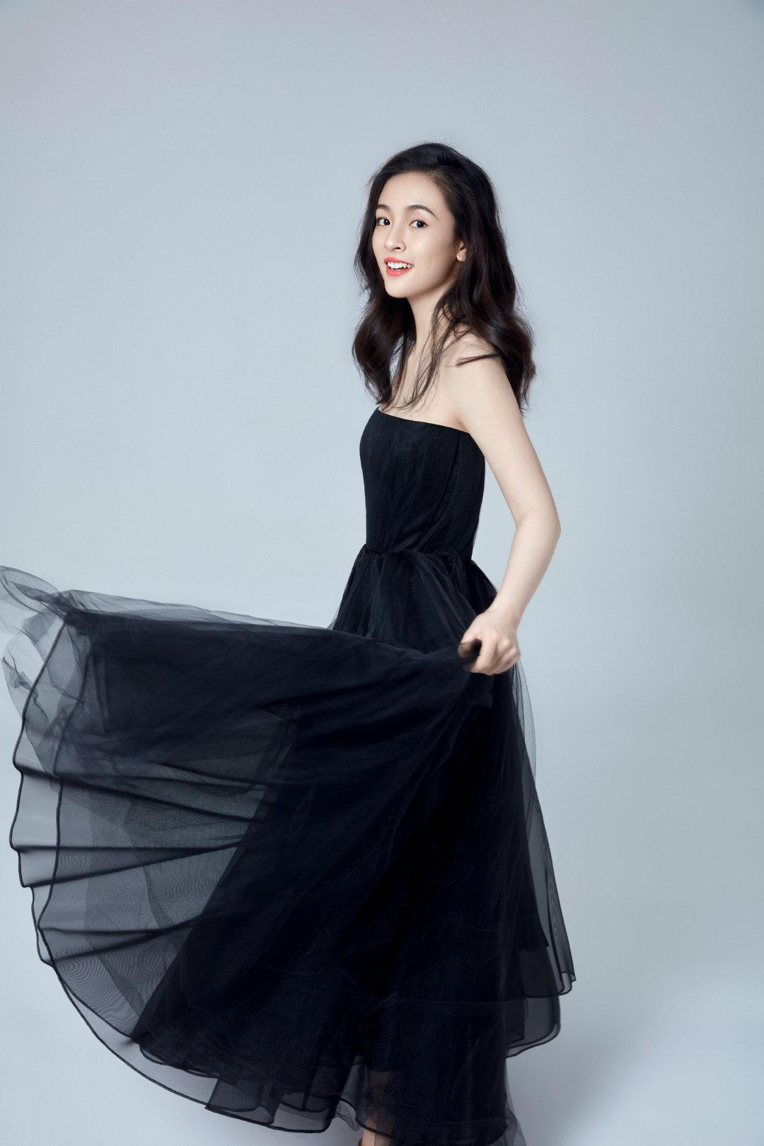 今日520吴倩mine4ever发布一组心动画报