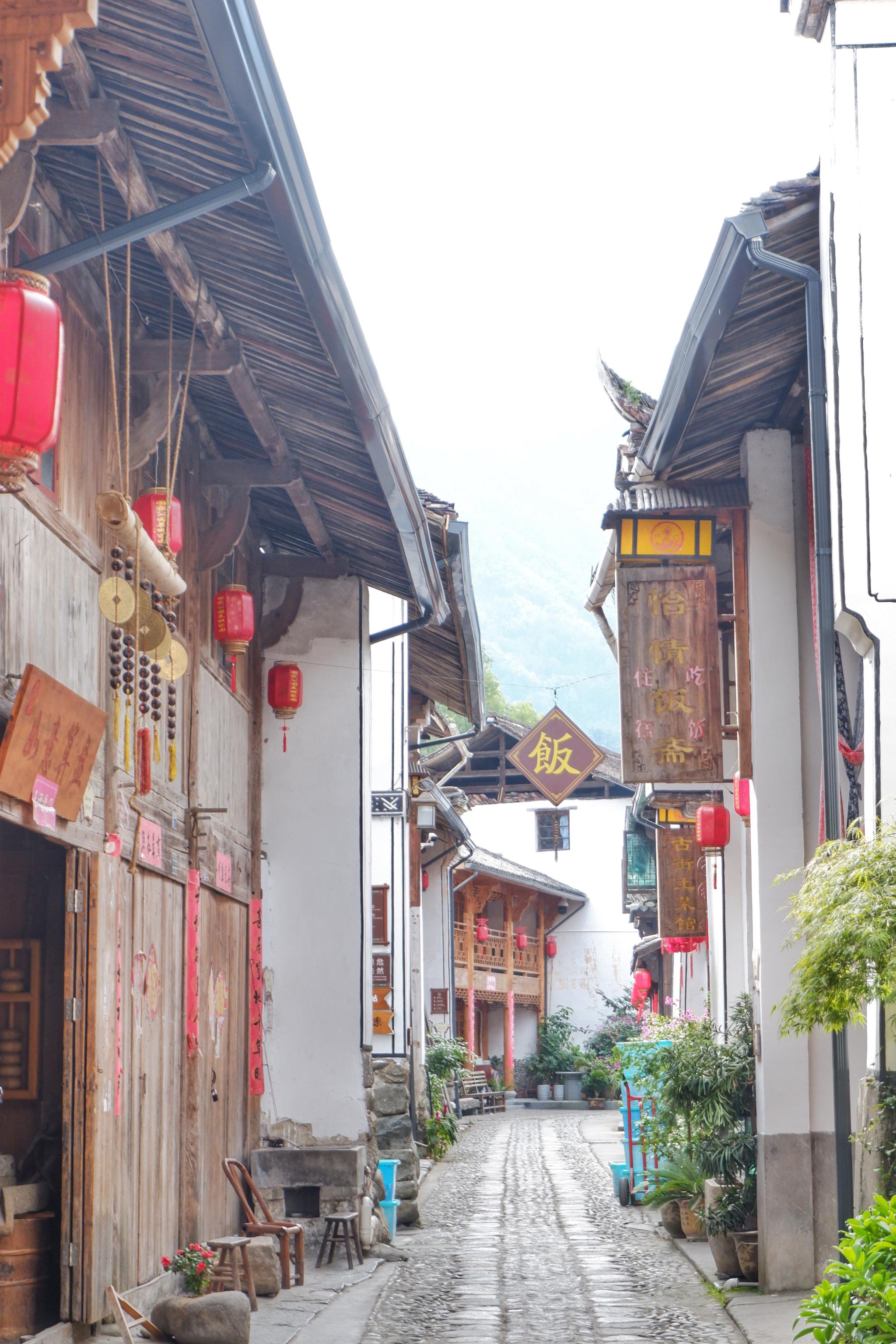 浙江的少数民族自治县，去当地村落偶遇婚礼，新娘要吃千斤饭休闲区蓝鸢梦想 - Www.slyday.coM