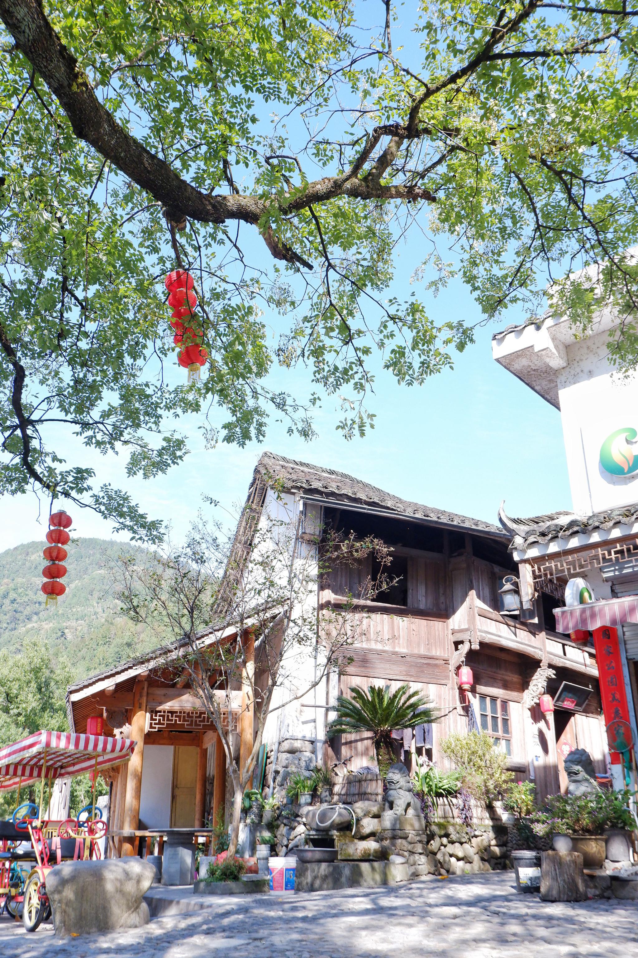 浙江的少数民族自治县，去当地村落偶遇婚礼，新娘要吃千斤饭休闲区蓝鸢梦想 - Www.slyday.coM