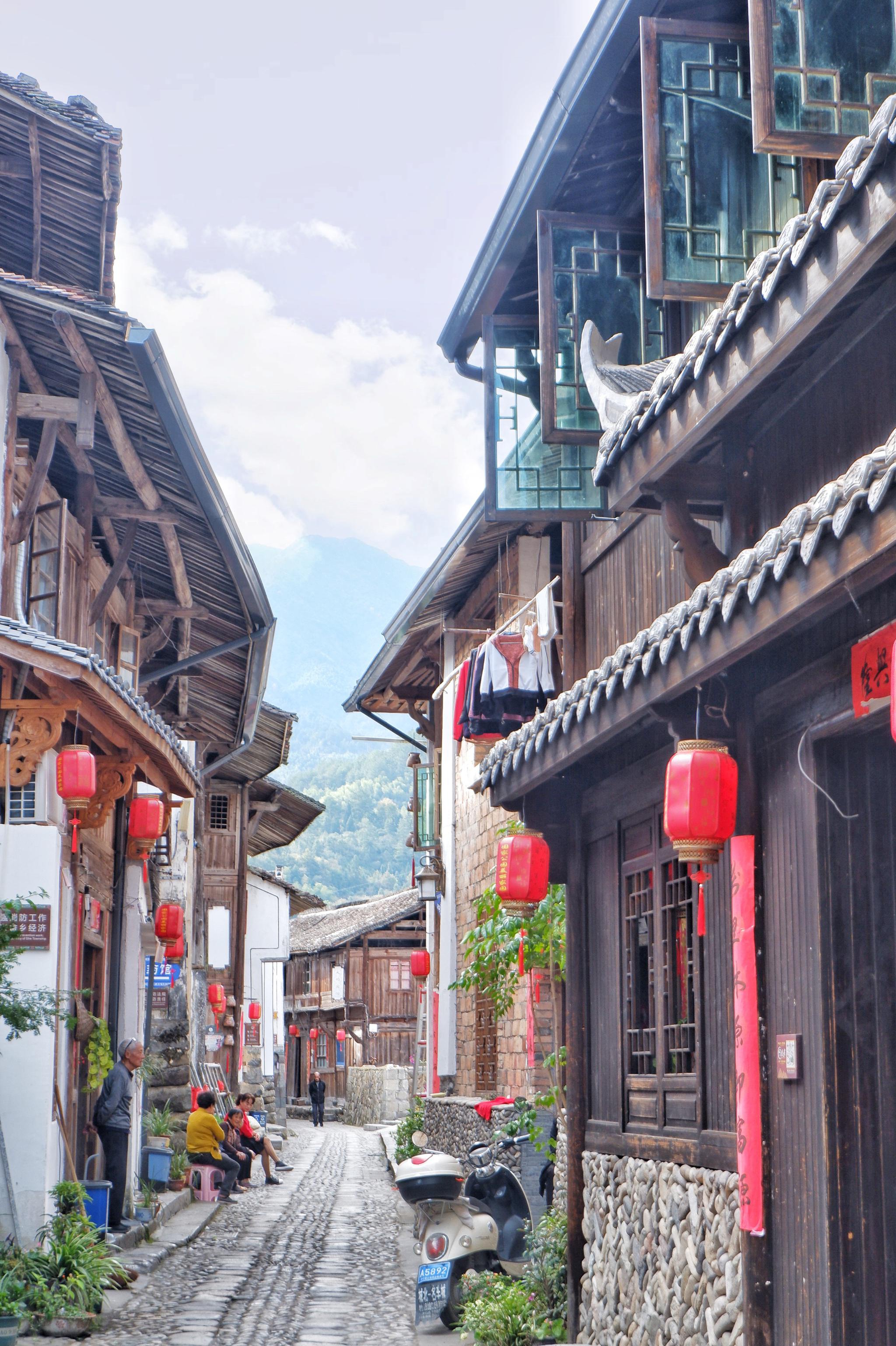 浙江的少数民族自治县，去当地村落偶遇婚礼，新娘要吃千斤饭休闲区蓝鸢梦想 - Www.slyday.coM