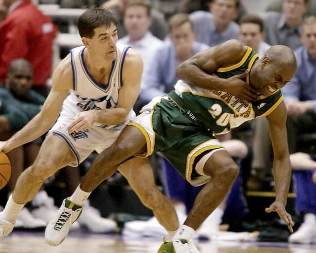 NBA打球谁最脏?马龙铁肘打晕罗宾逊,格林鹰爪功击倒詹姆斯休闲区蓝鸢梦想 - Www.slyday.coM