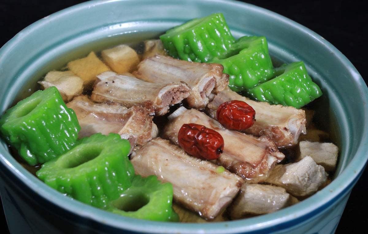 学会这样做苦瓜焖排骨,一口吃下去美味十足,好吃到不行停下筷子|排骨|