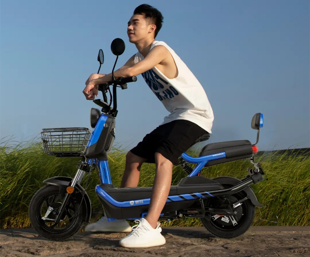 爱玛推出新电轻摩酷迅配备60v20ah石墨烯电池续航100公里