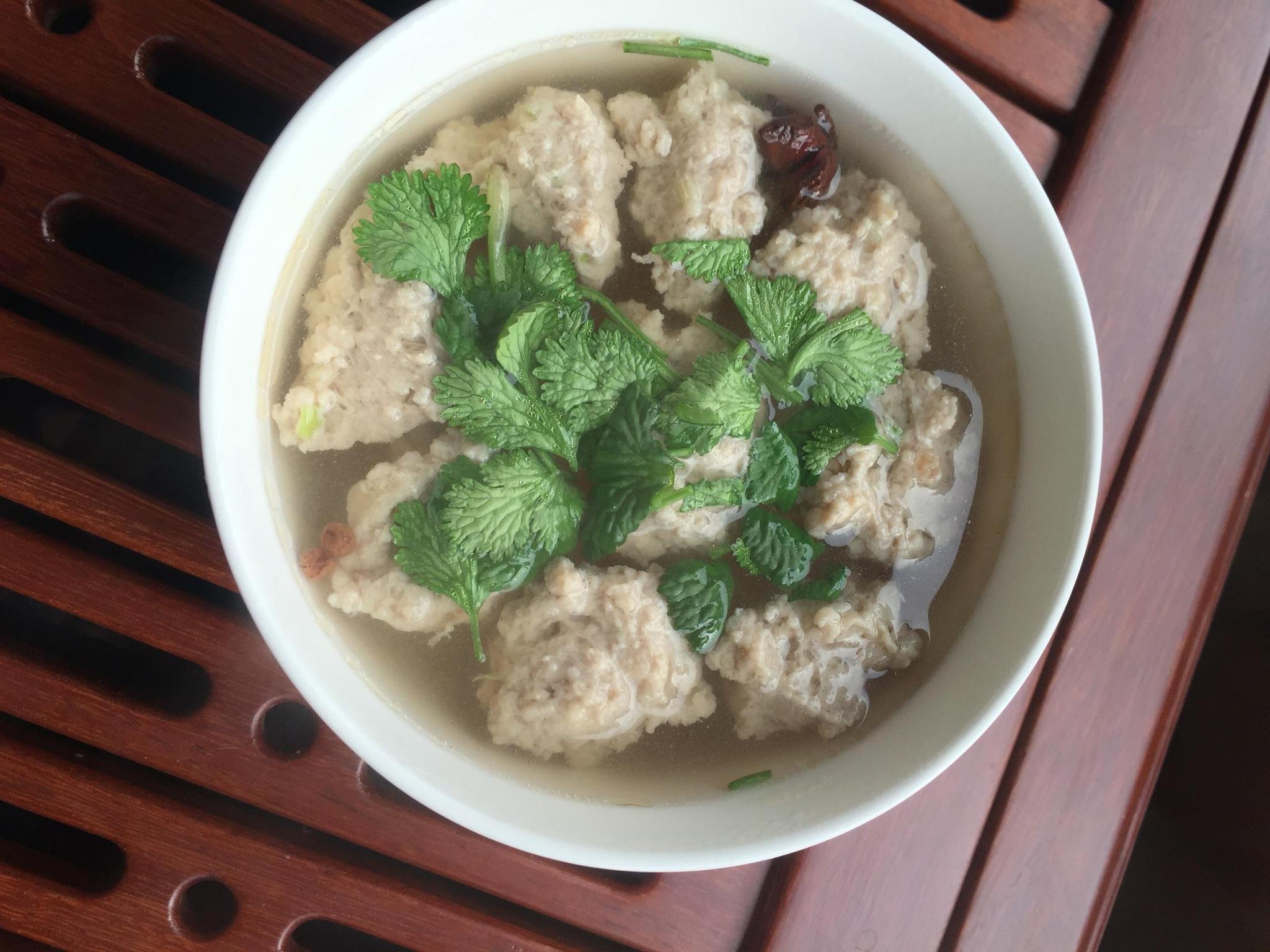 让舌尖痛快的美味教你开胃解馋的酸辣丸子汤营养美味超好吃