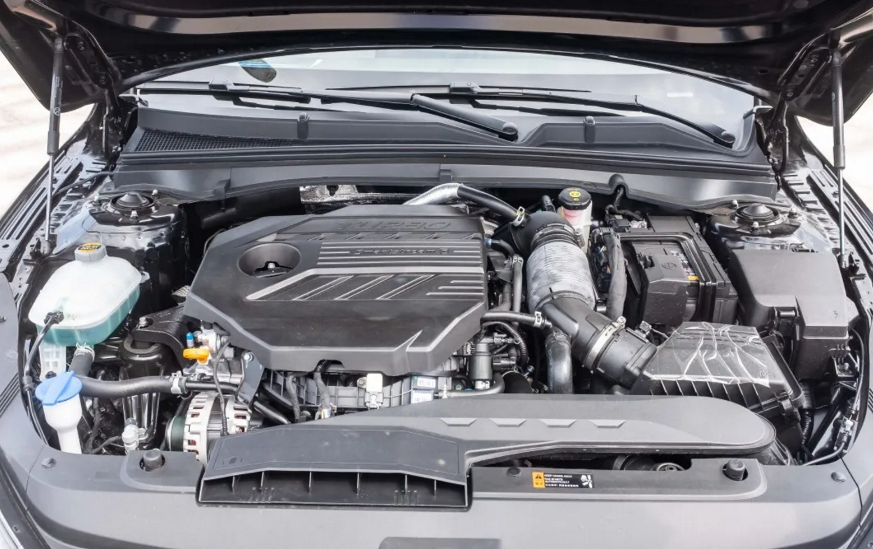 起亚k5凯酷车主故事一台让年轻人放弃雅阁凯美瑞的合资中级车