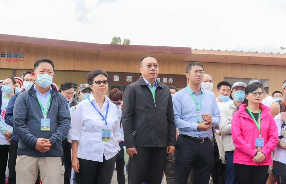 大理州委常委,州委宣传部部长牛燕,州人大常委会副主任洪云龙,州人民