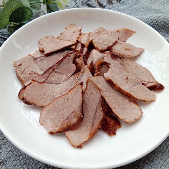 卤猪肉肉质紧实入味超美味