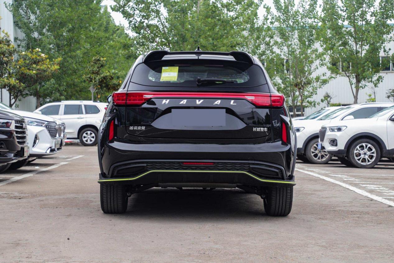 哈弗又一爆款suv价格10万级提速7s级原厂就有黑武士尾翼