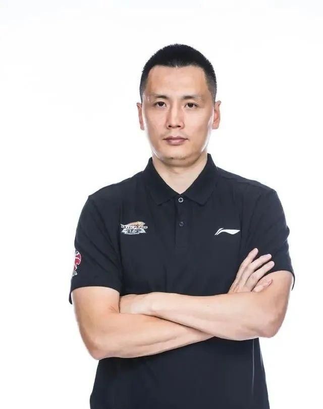 首个离队成员是他|辽宁队|卢伟|离队_新浪新闻