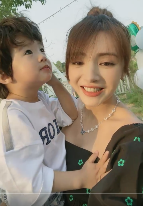 麦迪娜还在直播里透露二胎宝宝其实没有在计划内,但有了就要了.