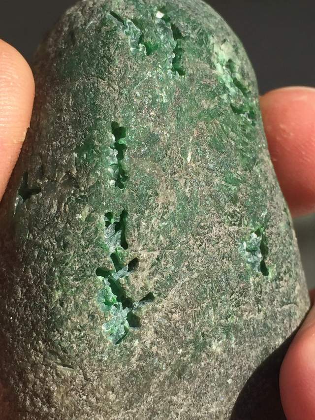 如何挑选后江厂口的原石为什么有雾层的后江原石品质一定好