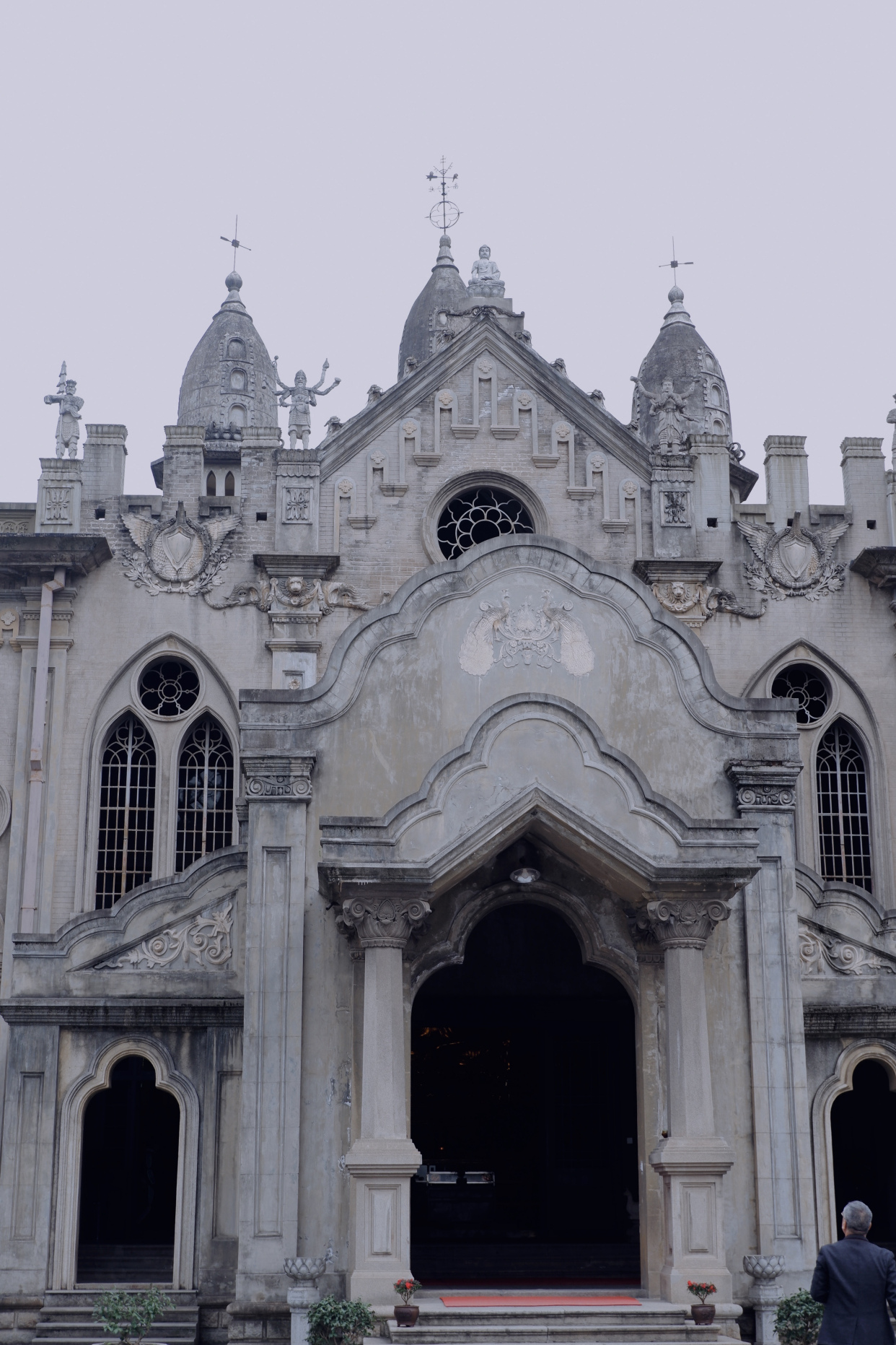 中国百年寺庙竟是欧式建筑犹如宫殿被称为汉传佛寺第一奇观