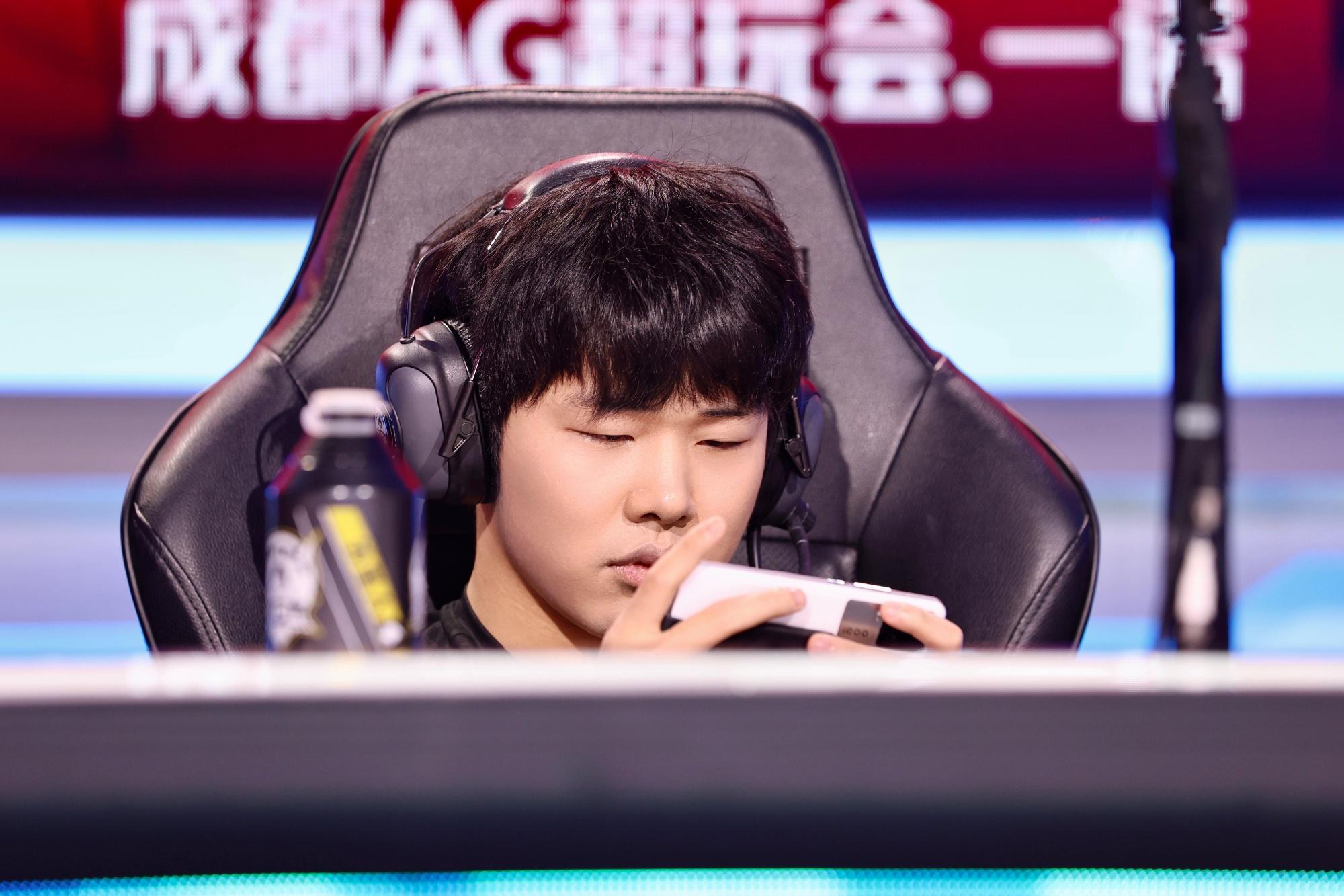 kpl:ag惨遭2连败,初晨暴露大问题,1200万的打野不会蓝领?