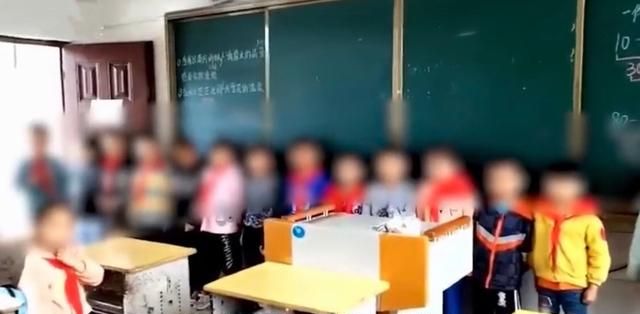 湖南湘西老师给未捐款小学生拍视频发家长群“示众”：请家长支持休闲区蓝鸢梦想 - Www.slyday.coM
