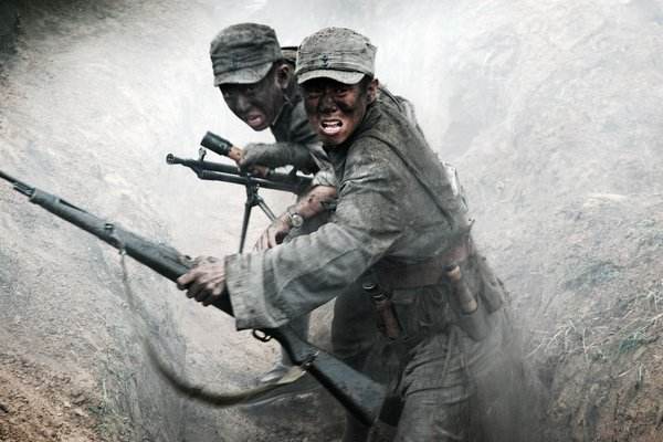 战士身负重伤却在危急时做出惊人之举让敌军兵败如山倒