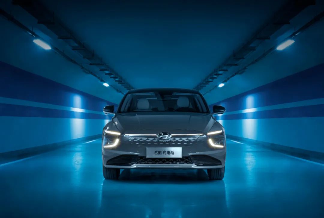 经济实用的大生活家试驾北京现代名图纯电动