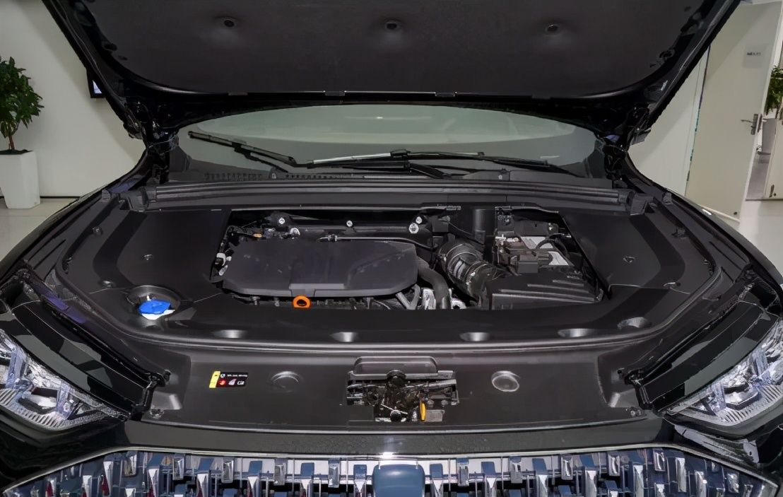 当红辣子鸡,wey摩卡和吉利星越l你更看好谁?