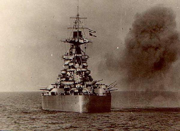 纳尔逊号战列舰/hms nelson受条约规定35000吨的限制,纳尔逊级采用3座