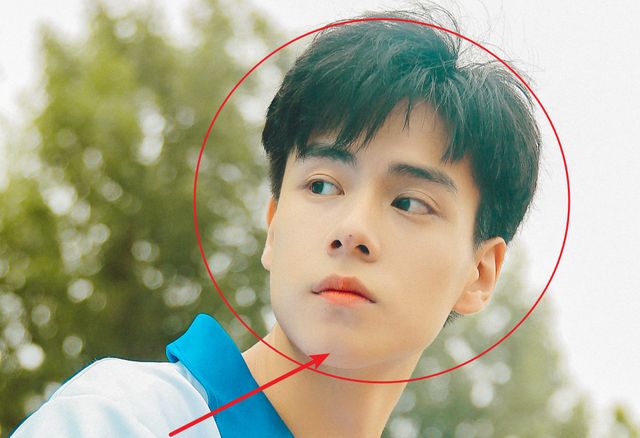 胡一天5年前旧照上热搜,淡妆清秀到不敢认,这颜值是吃了防腐剂