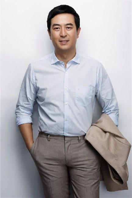 两人婚后也育有一子刘恒甫,长相也十分帅气,这不网友都说陈小艺儿子的