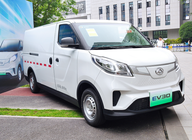 充电15分钟续航75公里新款上汽大通maxusev30售1288万起