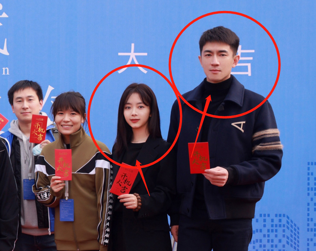 《请叫我总监》出海报,林更新谭松韵明明只差3岁,却不像一辈人