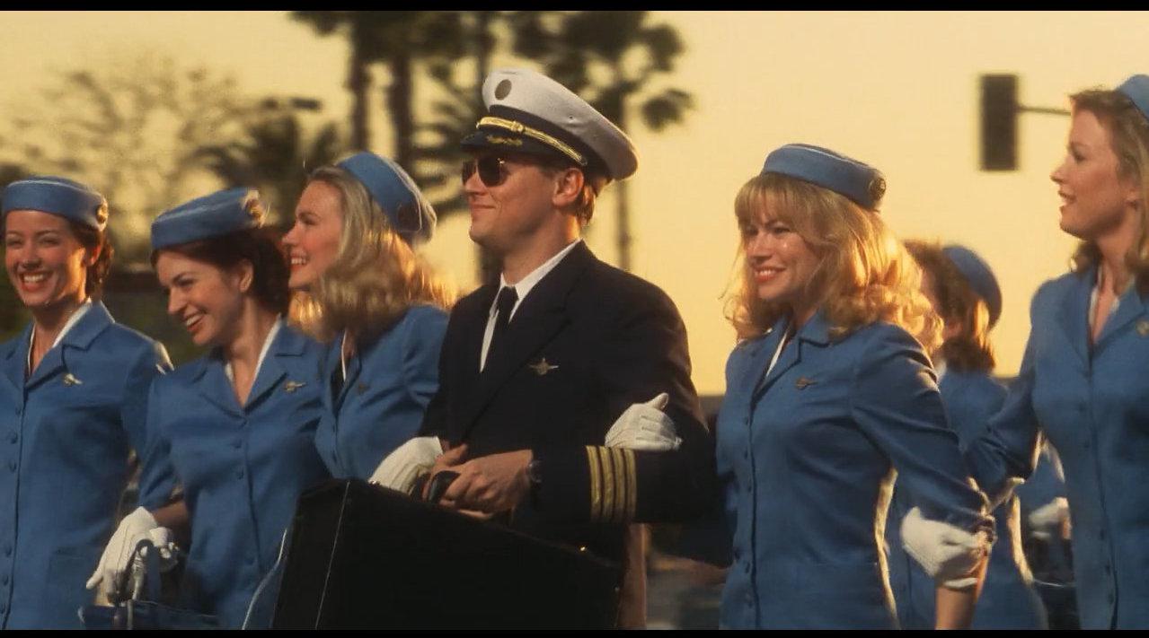 《猫鼠游戏》,精彩绝伦的高智商犯罪电影.千回百转,手段高明