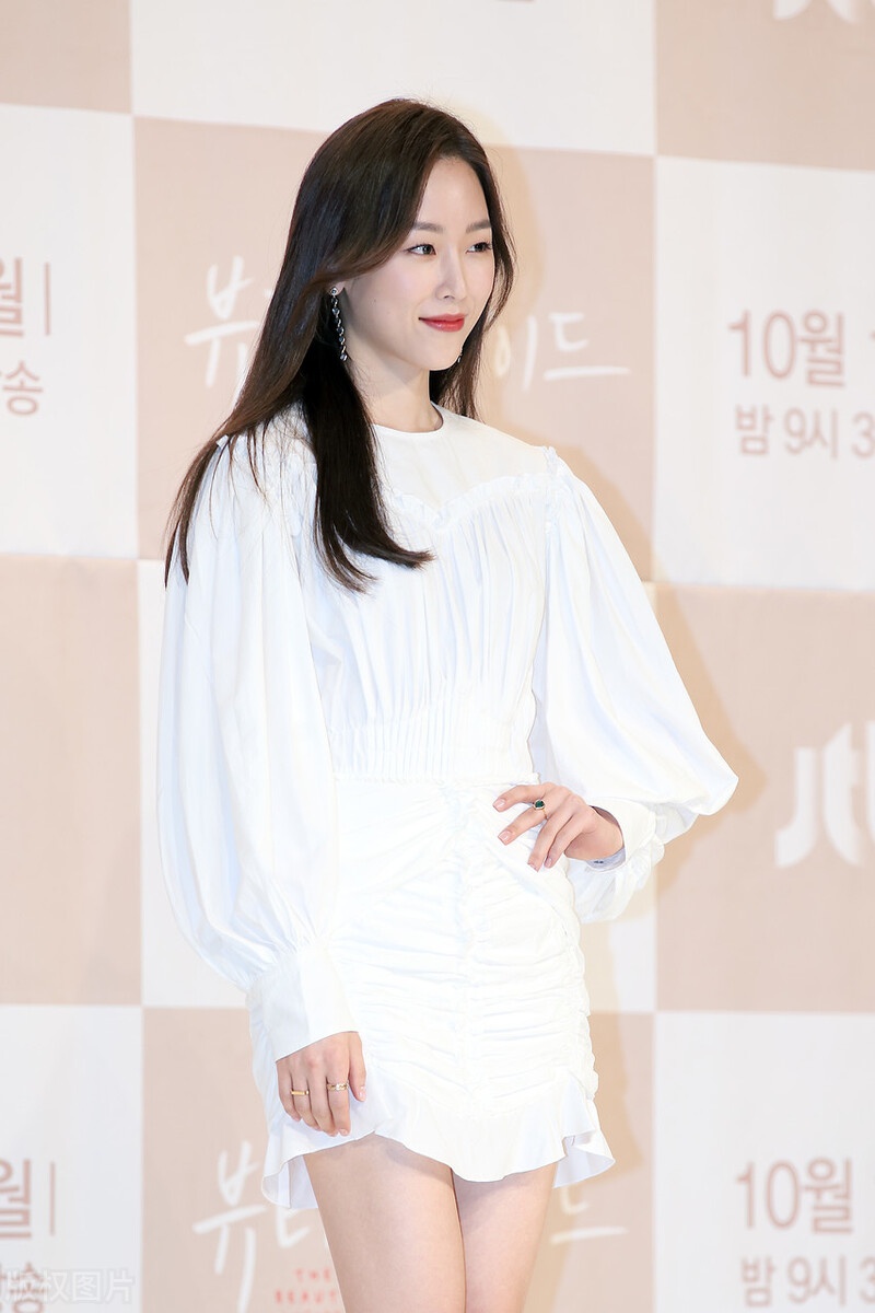 徐贤真亮相她展示出与众不同的美