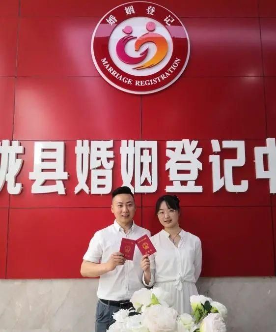 仪陇520婚姻登记现场图来了简直甜齁了