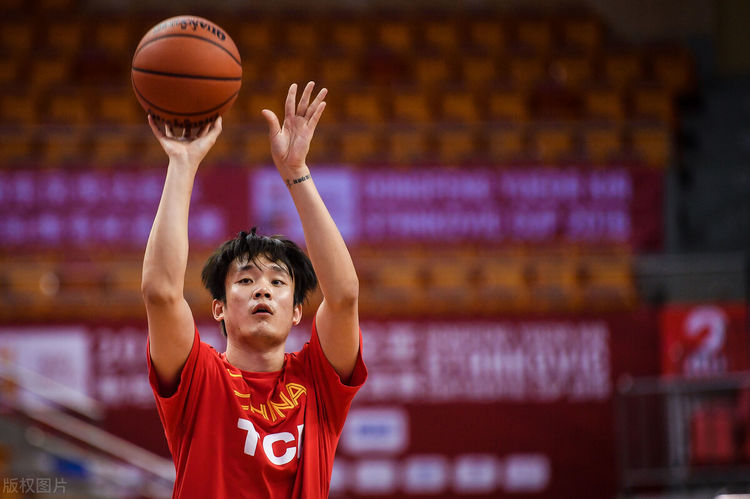 丁彦雨航训练突传噩耗,左腿不敢发力,投篮不稳定,恐就此退役