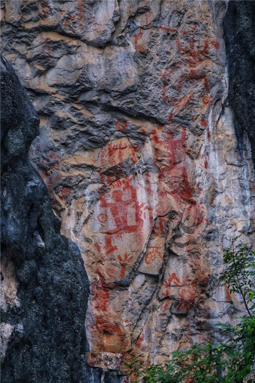 2000年的岩画,1800个人像在悬崖之上|花山|岩画|崇左_新浪新闻