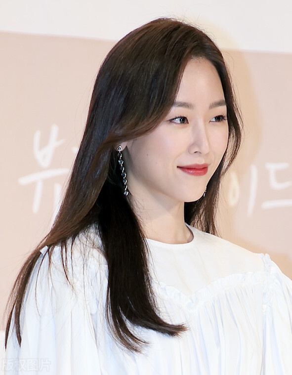 徐贤真亮相她展示出与众不同的美